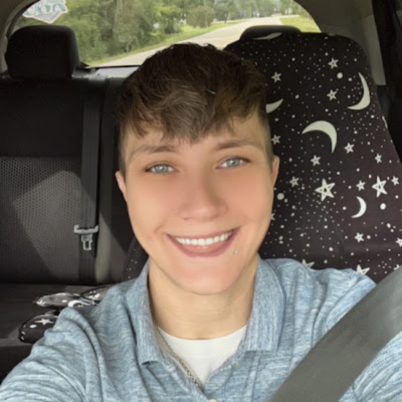 Meet your Posher, April - Picture 1 of 1